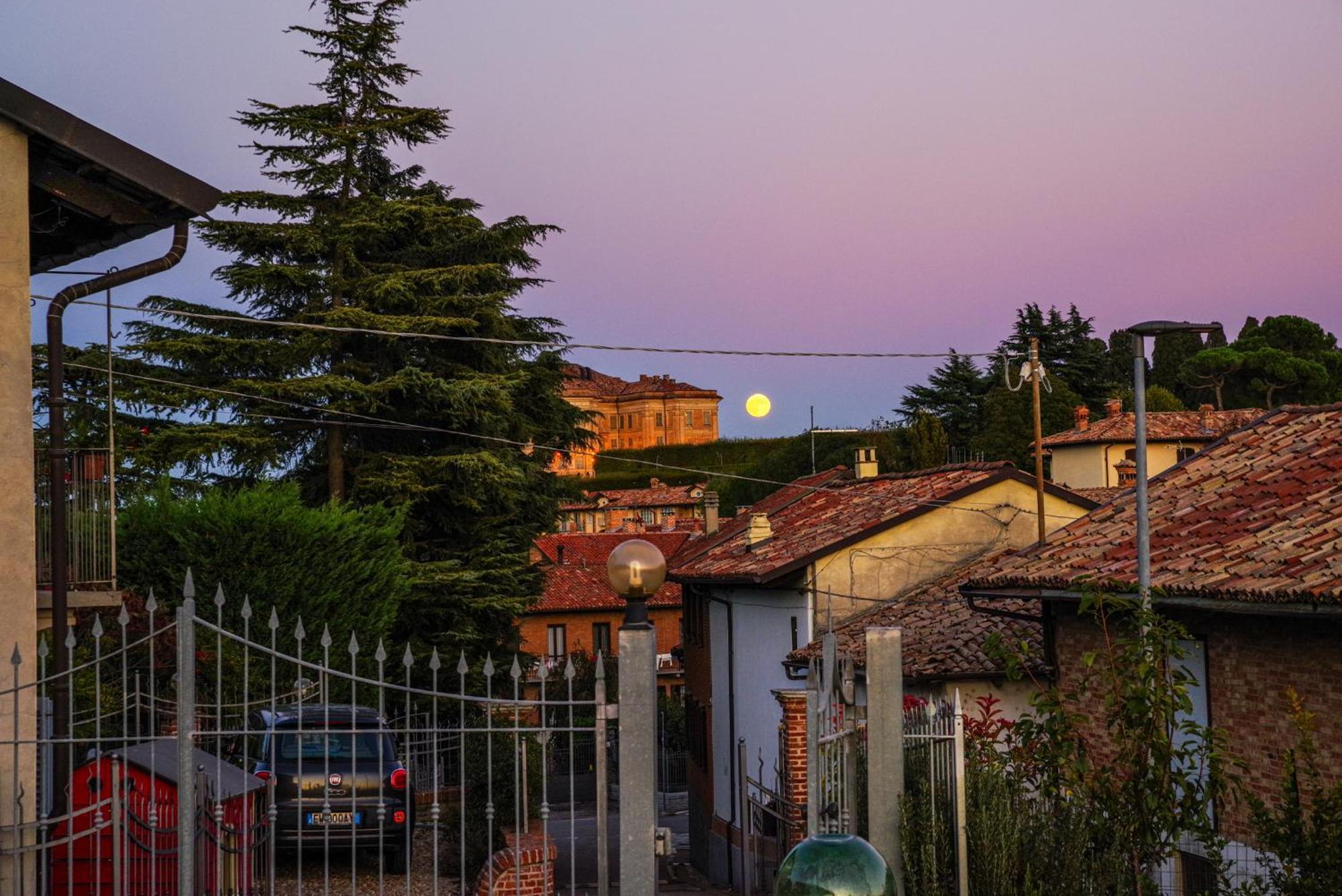 Vista Langhe - Cerratohouses Guarene Buitenkant foto