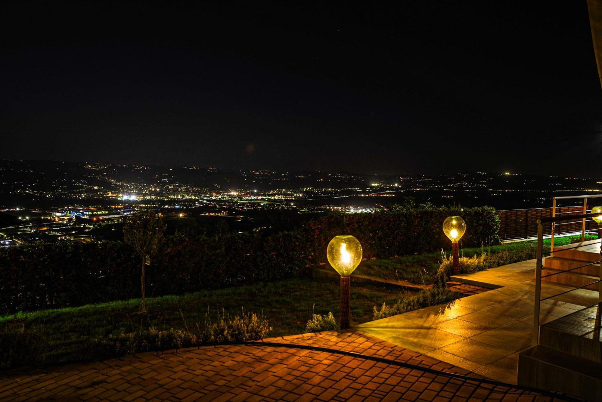 Vista Langhe - Cerratohouses Guarene Buitenkant foto