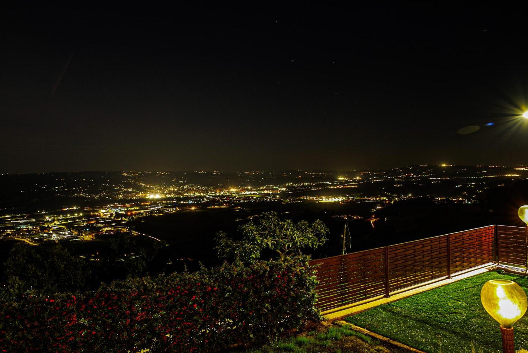 Vista Langhe - Cerratohouses Guarene Buitenkant foto